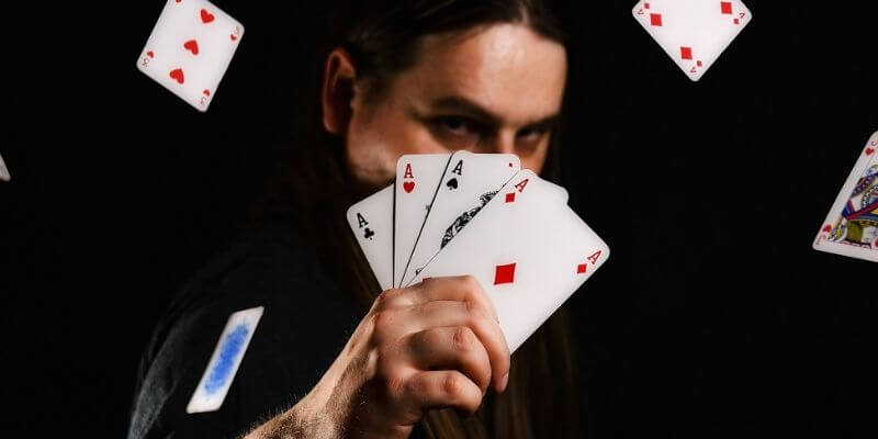 Hình ảnh an toàn khiến cú raise bất ngờ trở nên đáng sợ.