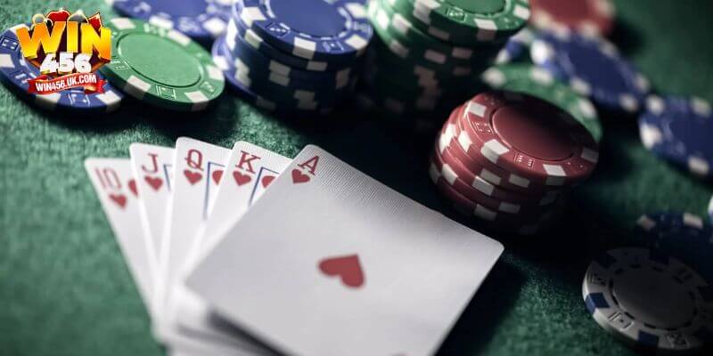 Đầu, giữa và đuôi là thuật ngữ Poker được sử dụng để chỉ vị trí trong trò chơi cá cược này.
